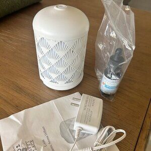 Beekman Happy Place Ultra Sonic Home Diffuser Essential Oil Set FLANNEL new